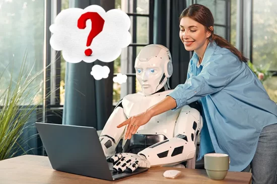 Mujer indicando el desarrollo de una página web en una laptop a un robot confundido, representando dudas sobre el uso de IA para crear páginas web.